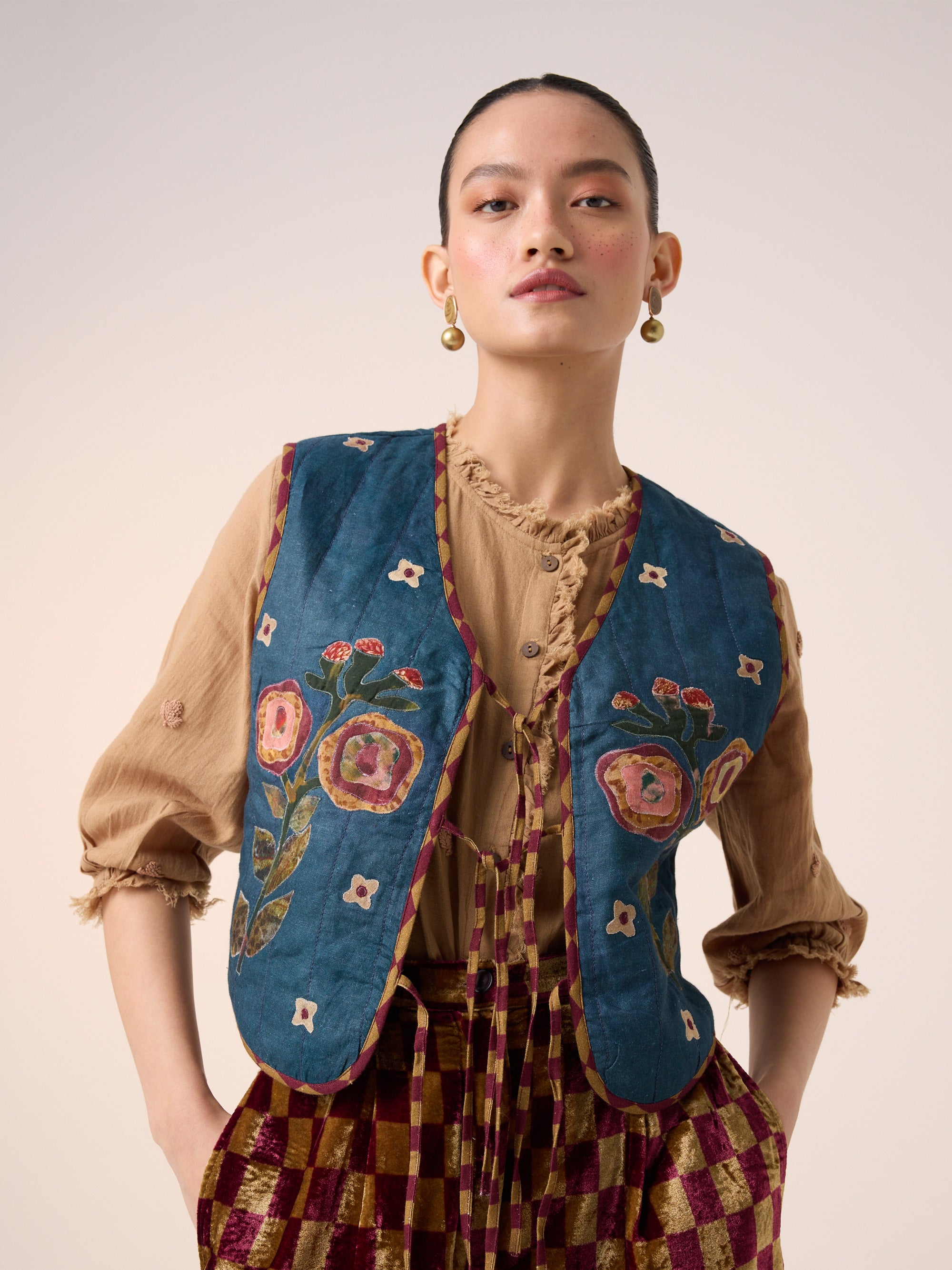Janett Gilet – Floral Quilted Linen Elegance – Cord Studio