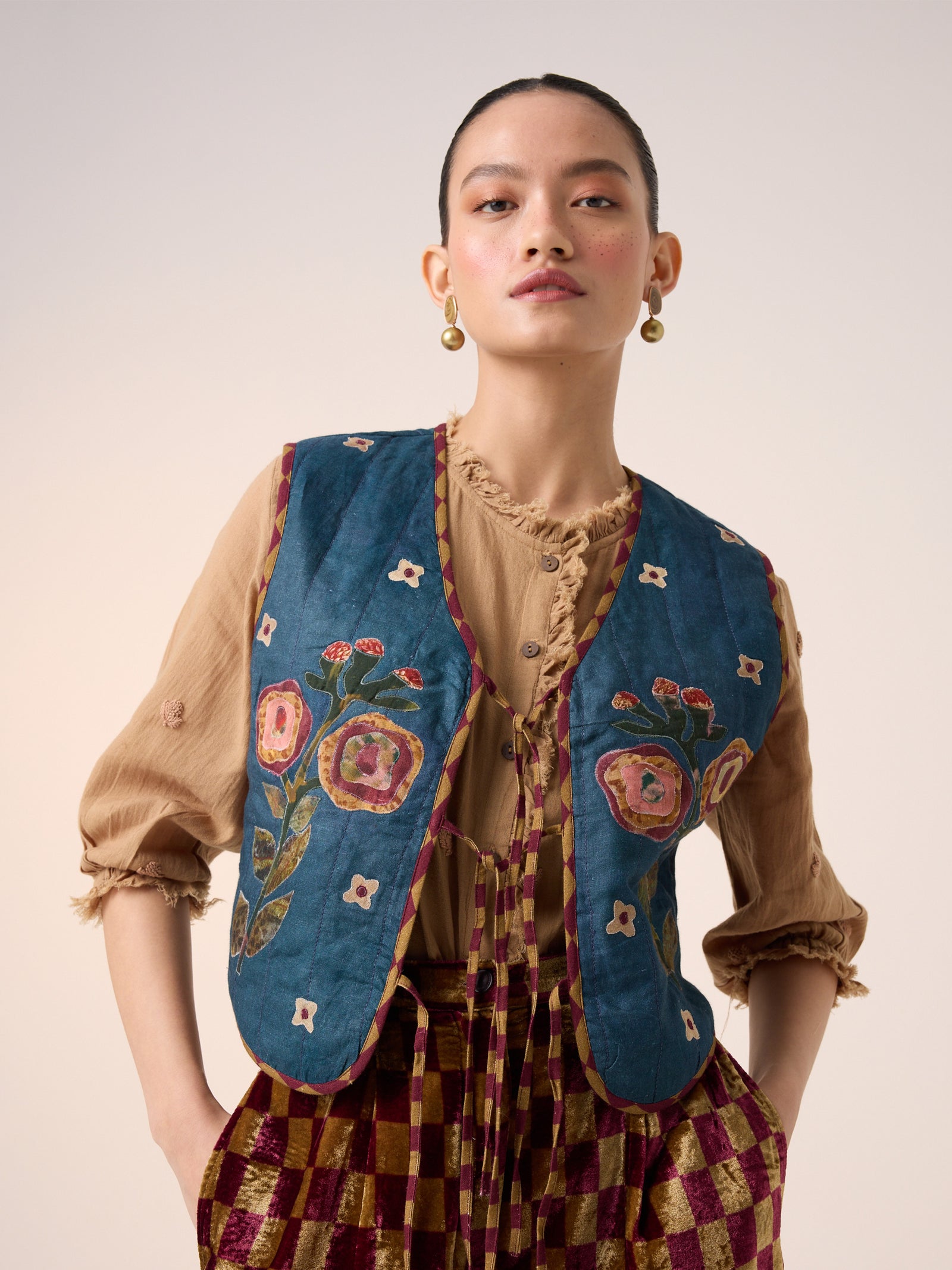 Janett Gilet – Floral Quilted Linen Elegance – Cord Studio